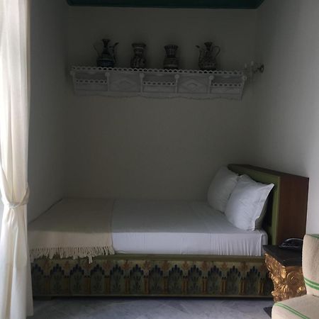 Dar Ben Gacem Kahia Panzió Tunisz Szoba fotó